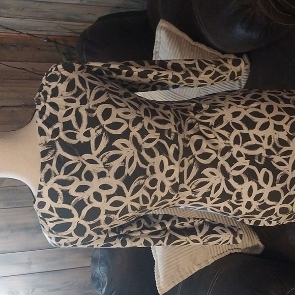 Gray and white Ralph Lauren 3/4 sleeve v-neck dress, size 4 - Picture 5 of 10